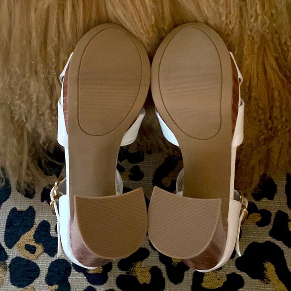 Sugar Croc-embossed white patent leather platform sandals - Picture 8 of 8